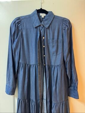 crown & ivy Chambray Tiered Button-Front Dress in Blue